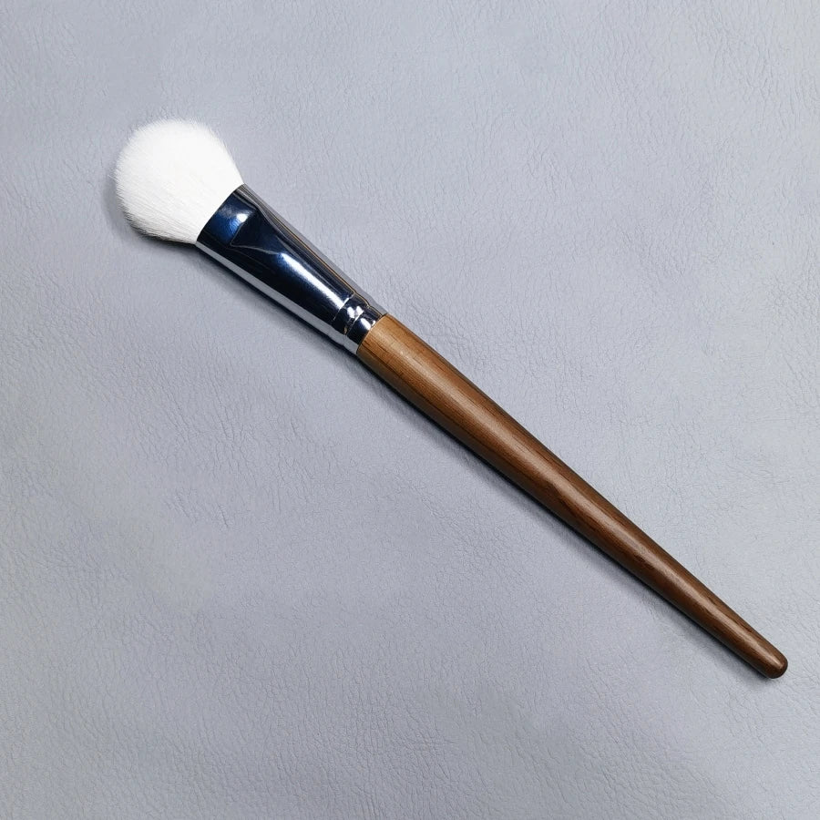 Natural Goat Hair Blush & Highlighter Brush – Pro Shadow & Bronzer Tool