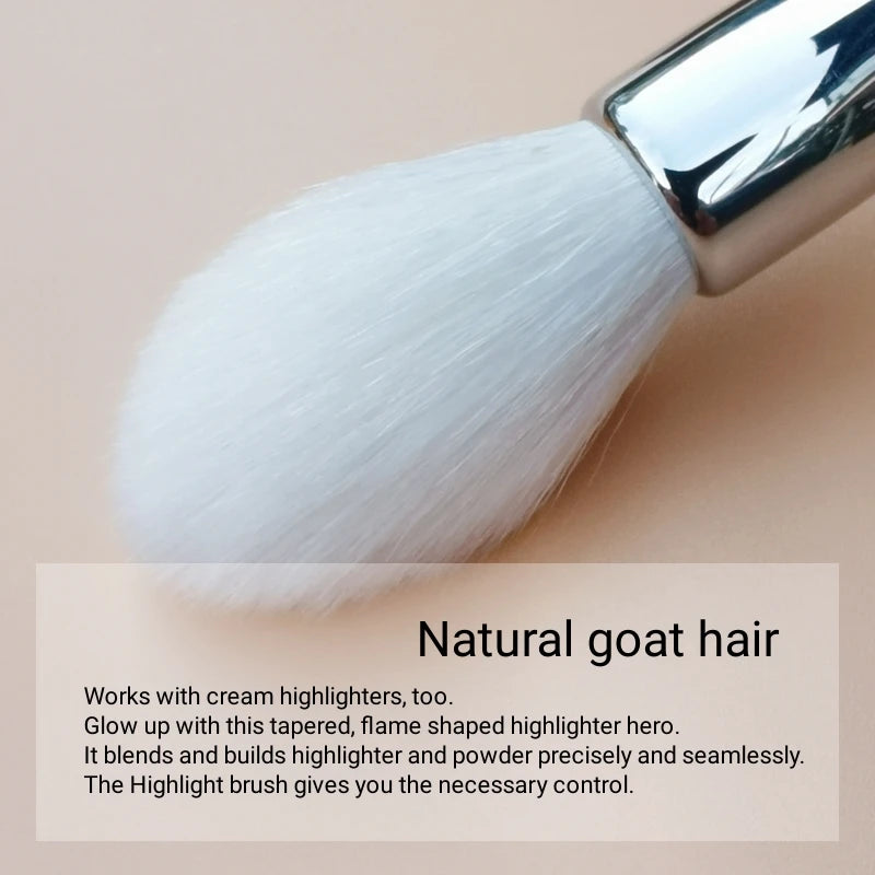 Professional Blusher & Highlighter Brush – Natural Goat Hair Beauty Tool