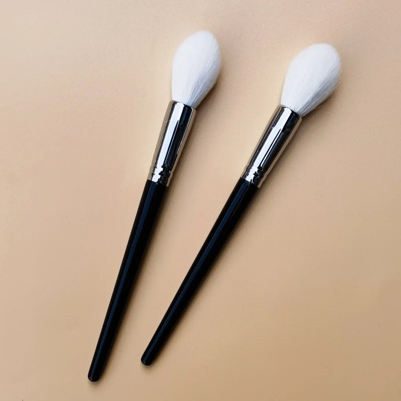 Professional Blusher & Highlighter Brush – Natural Goat Hair Beauty Tool