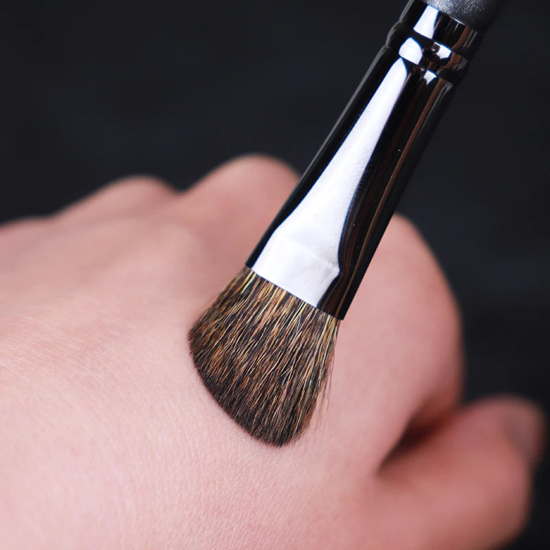 Grey Bevel Nose Shadow Brush – Soft Squirrel Hair with Solid Wood Handle