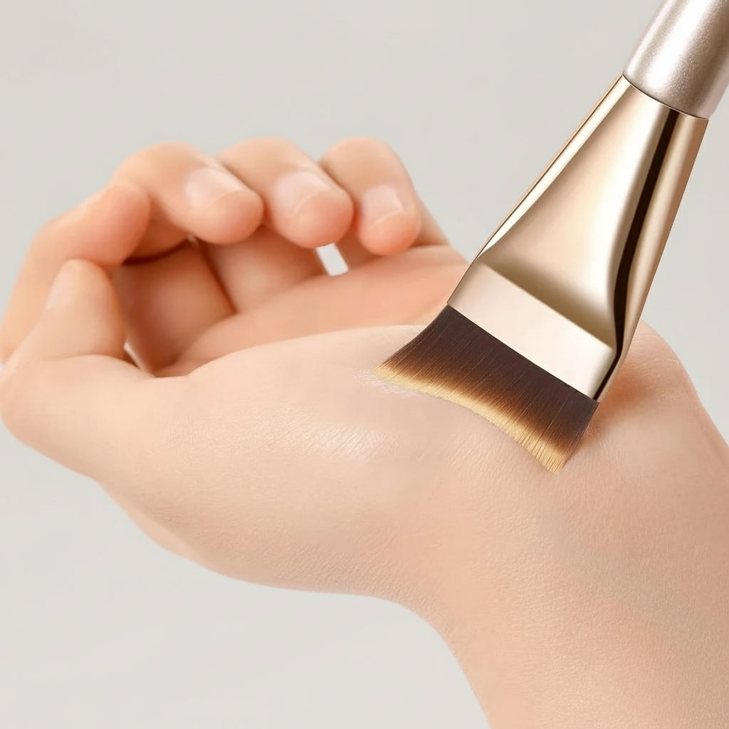 Professional Arc-Shaped Ultra-Thin Foundation Brush – Flat Head, Paint-Free & Traceless Finish