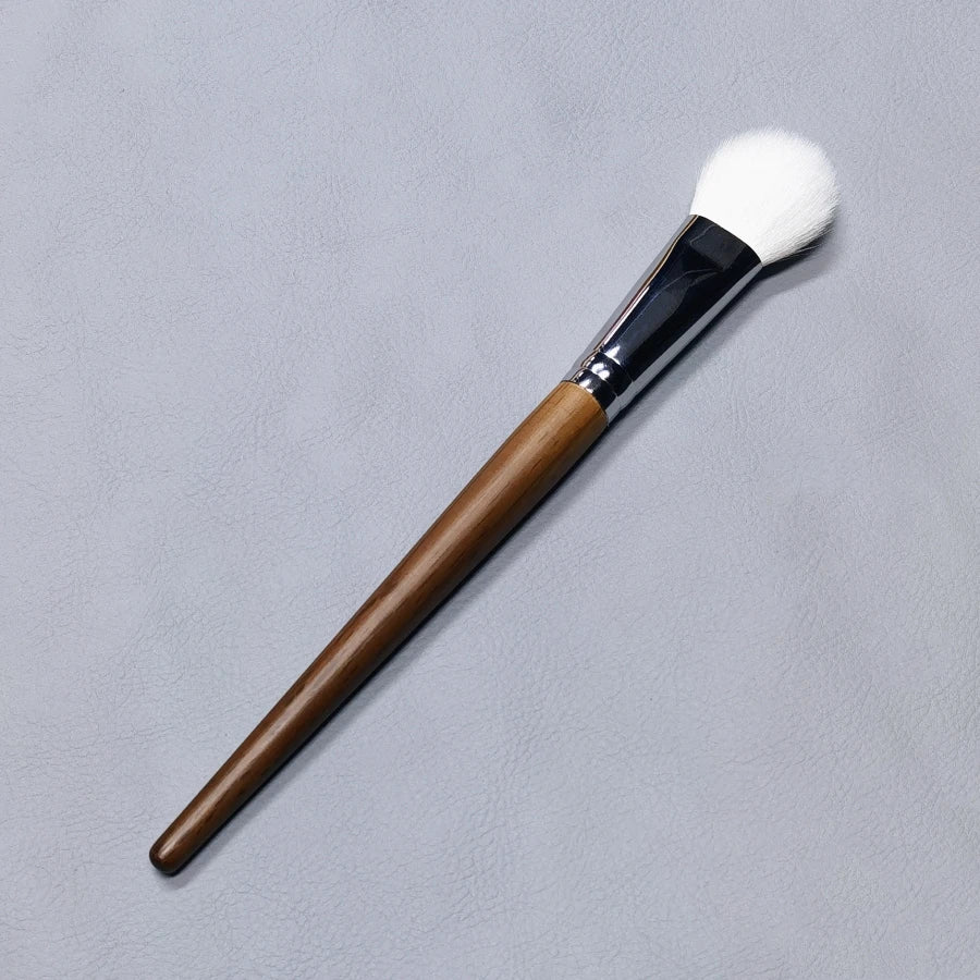 Natural Goat Hair Blush & Highlighter Brush – Pro Shadow & Bronzer Tool